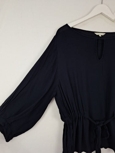 Second-Hand - Tasteful Key Hole Blouse with Tie Waist Size - SwapUp