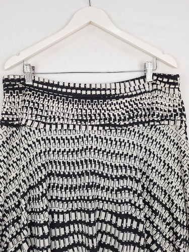 Second-Hand - Pingpong B&W Swing Midi Skirt Size 12 - SwapUp