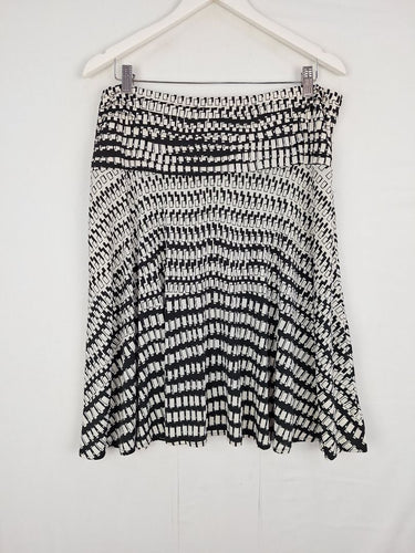 Second-Hand - Pingpong B&W Swing Midi Skirt Size 12 - SwapUp