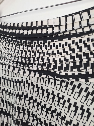 Second-Hand - Pingpong B&W Swing Midi Skirt Size 12 - SwapUp