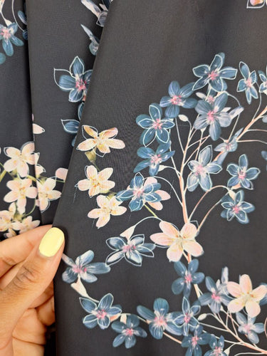 Second-Hand - Witchery Relaxed Elegant Floral Blouse Size 10 - SwapUp