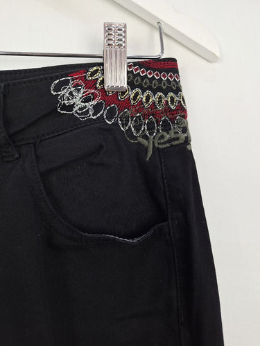 Second-Hand - Desigual Black Embroidered Cinched Ankle Jeans Size S - SwapUp