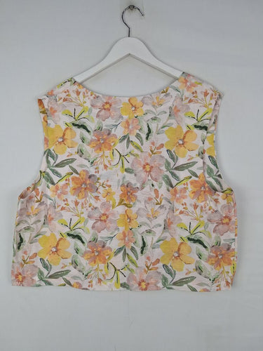 Second-Hand - Vine Apparel Painted Lemon Floral Boxy Crop Top Size 18 - SwapUp