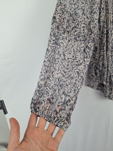 Second-Hand - Witchery Pastel Abstract Floral Flutter Blouse Size 8 - SwapUp