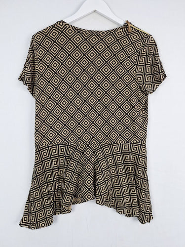 Second-Hand - Michael Kors Beige Diamond Shoulder Zip Top Size M - SwapUp