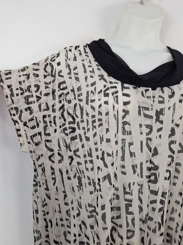 Second-Hand - TS Mysterious Sheer Mesh Top Size M - SwapUp