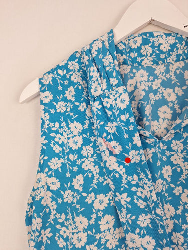 Second-Hand - Review Dainty Tie Neck Flowy Top Size 12 - SwapUp