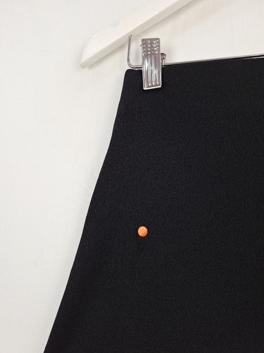 Second-Hand - Vince Classic Black Flowy Skirt Skirt Size S - SwapUp