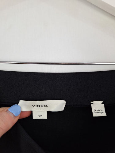 Second-Hand - Vince Classic Black Flowy Skirt Skirt Size S - SwapUp