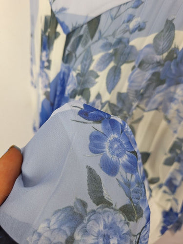 Second-Hand - Lover Rope Tie Halter Blue Floral Maxi Dress Size 12 - SwapUp