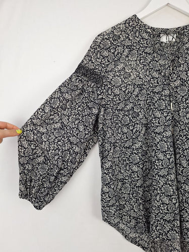 Second-Hand - Witchery Breezy Sleek Summer Blouse Size 8 - SwapUp