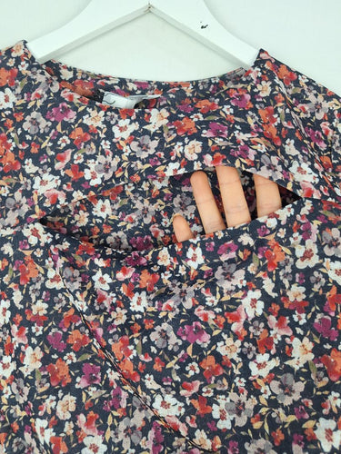 Second-Hand - Witchery Everyday Floral Cut Out Top Size S - SwapUp