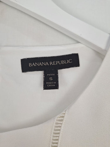 Second-Hand - Banana Republic White Lace Trim Detail Top Size S - SwapUp