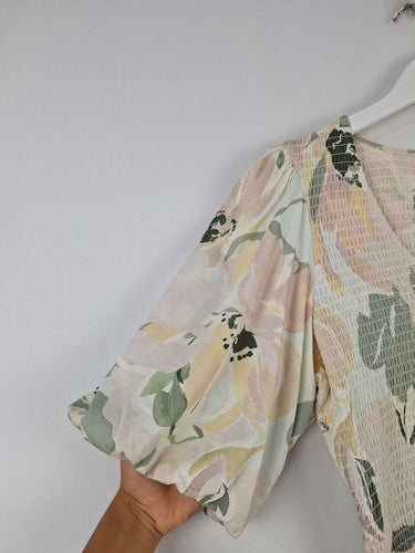 Second-Hand - Witchery Pastel Shirred Puff Sleeve Top Size S - SwapUp