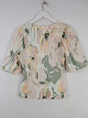 Second-Hand - Witchery Pastel Shirred Puff Sleeve Top Size S - SwapUp