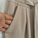 Second-Hand - Aloha Studio Light Beige Tie Front Pleat Pants Size XS - SwapUp