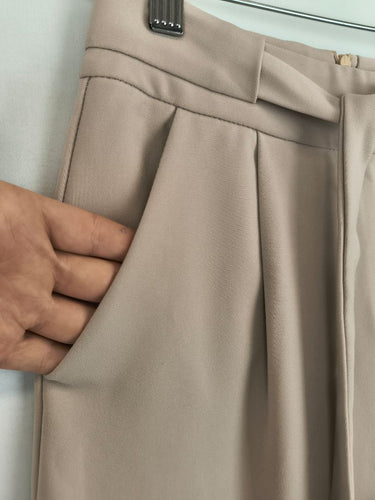 Second-Hand - Aloha Studio Light Beige Tie Front Pleat Pants Size XS - SwapUp