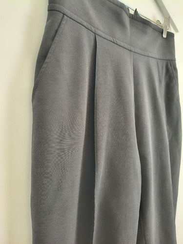 Second-Hand - XD Xenia Design Front Pleat Capri Pants Size 12 - SwapUp