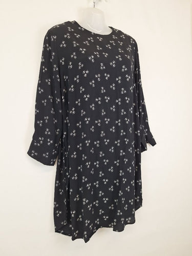 Second-Hand - Stockholm Atelier & Other Stories Tasteful Butterfly Meeting Dress Size S - SwapUp