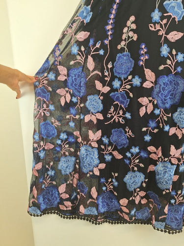 Second-Hand - Taking Shape Embroidered Floral Midi Dress Size 24 - SwapUp