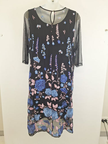 Second-Hand - Taking Shape Embroidered Floral Midi Dress Size 24 - SwapUp