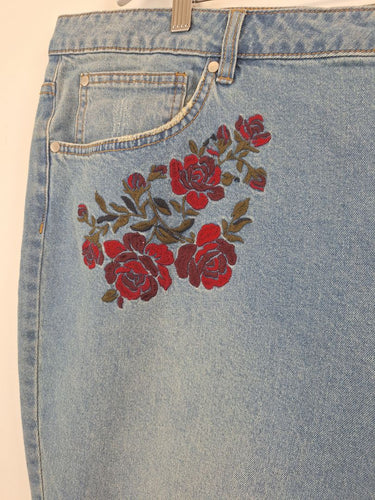 Second-Hand - Mink Floral Embroidery Light Wash Jeans Size 24 - SwapUp