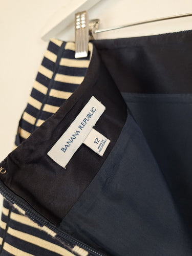 Second-Hand - Banana Republic Structured Navy Striped Mini Skirt Size 12 - SwapUp