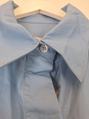 Second-Hand - ROMY Capri Blue Luxe Button Up Shirt Size M - SwapUp