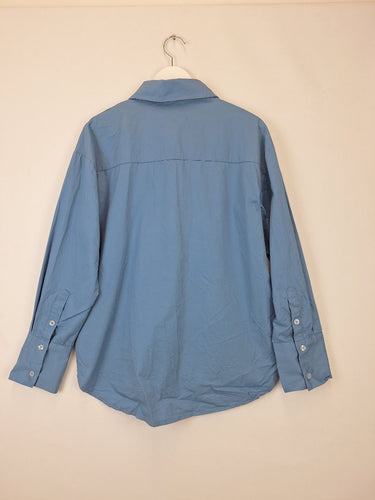 Second-Hand - ROMY Capri Blue Luxe Button Up Shirt Size M - SwapUp
