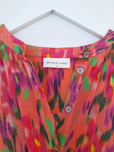 Second-Hand - Megan Park Soft Peachy Floral Blur Blouse Size S - SwapUp