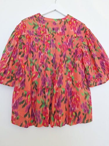 Second-Hand - Megan Park Soft Peachy Floral Blur Blouse Size S - SwapUp