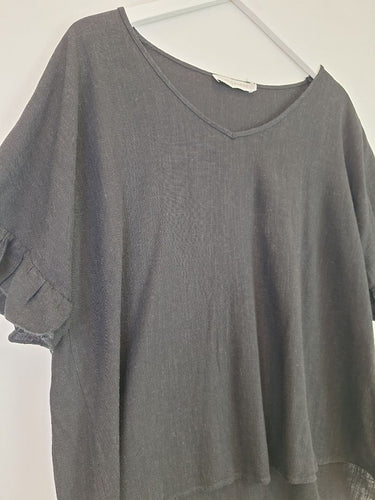 Second-Hand - Atmos & Here Floaty Frilled Noir Top Size 14 - SwapUp