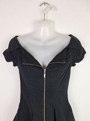 Second-Hand - Cue Sweet Broderie Off The Shoulder Mini Dress Size 6 - SwapUp
