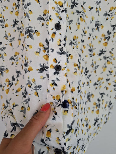 Second-Hand - Cue Sweet Yellow Roses Shirt Size 8 - SwapUp