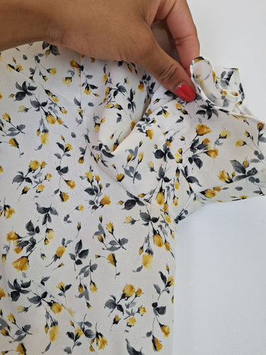 Second-Hand - Cue Sweet Yellow Roses Shirt Size 8 - SwapUp