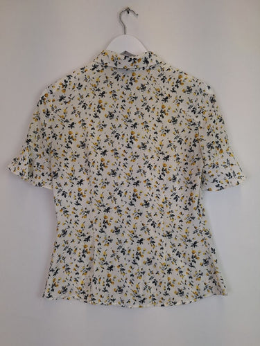 Second-Hand - Cue Sweet Yellow Roses Shirt Size 8 - SwapUp