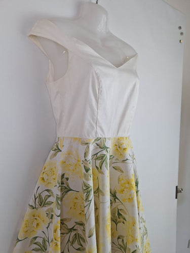 Second-Hand - Mulberry St Vintage Style Sweet Yellow Rose Dress Size 8 - SwapUp