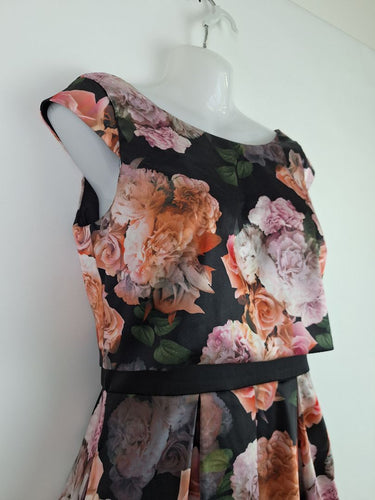 Second-Hand - Review Elegant Pleat Rose Dress Size 8 - SwapUp