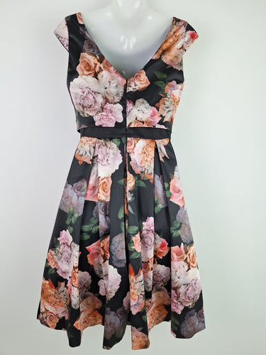 Second-Hand - Review Elegant Pleat Rose Dress Size 8 - SwapUp