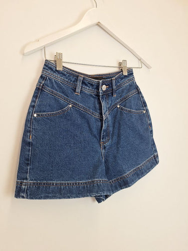 Second-Hand - Witchery V Stitch Mini Shorts Size 4 - SwapUp