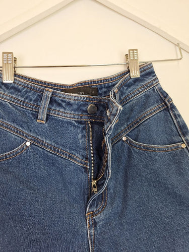 Second-Hand - Witchery V Stitch Mini Shorts Size 4 - SwapUp