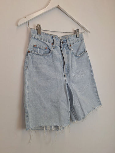 Second-Hand - Nobody Denim Light Wash High Rise Shorts Size 6 - SwapUp