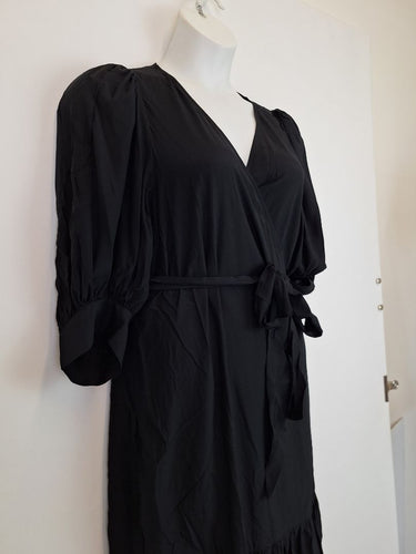 Second-Hand - Cable Essential Black Flowy Wrap Dress Size XL - SwapUp