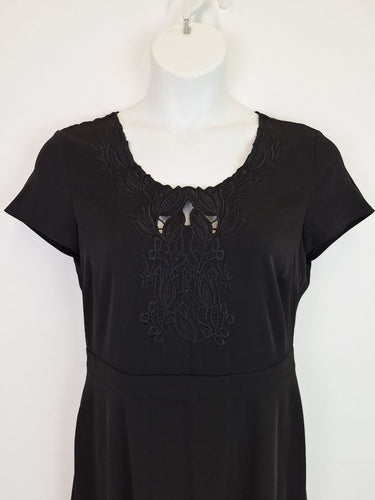 Second-Hand - Euroedit Elegant Embroidered All Occasion Midi Dress Size L - SwapUp