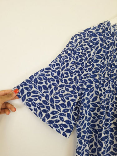 Second-Hand - Country Road Colbalt Leaf Print Top Size XS - SwapUp
