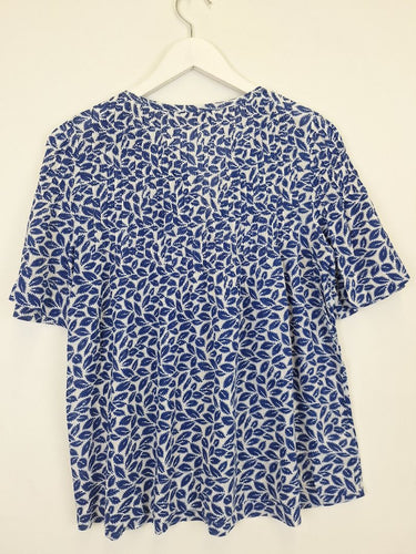 Second-Hand - Country Road Colbalt Leaf Print Top Size XS - SwapUp