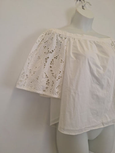 Second-Hand - Witchery Classic Broderie Summer Essential Top Size 14 - SwapUp