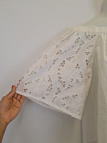 Second-Hand - Witchery Classic Broderie Summer Essential Top Size 14 - SwapUp