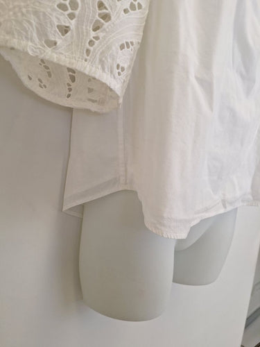Second-Hand - Witchery Classic Broderie Summer Essential Top Size 14 - SwapUp