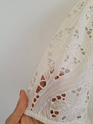 Second-Hand - Witchery Classic Broderie Summer Essential Top Size 14 - SwapUp